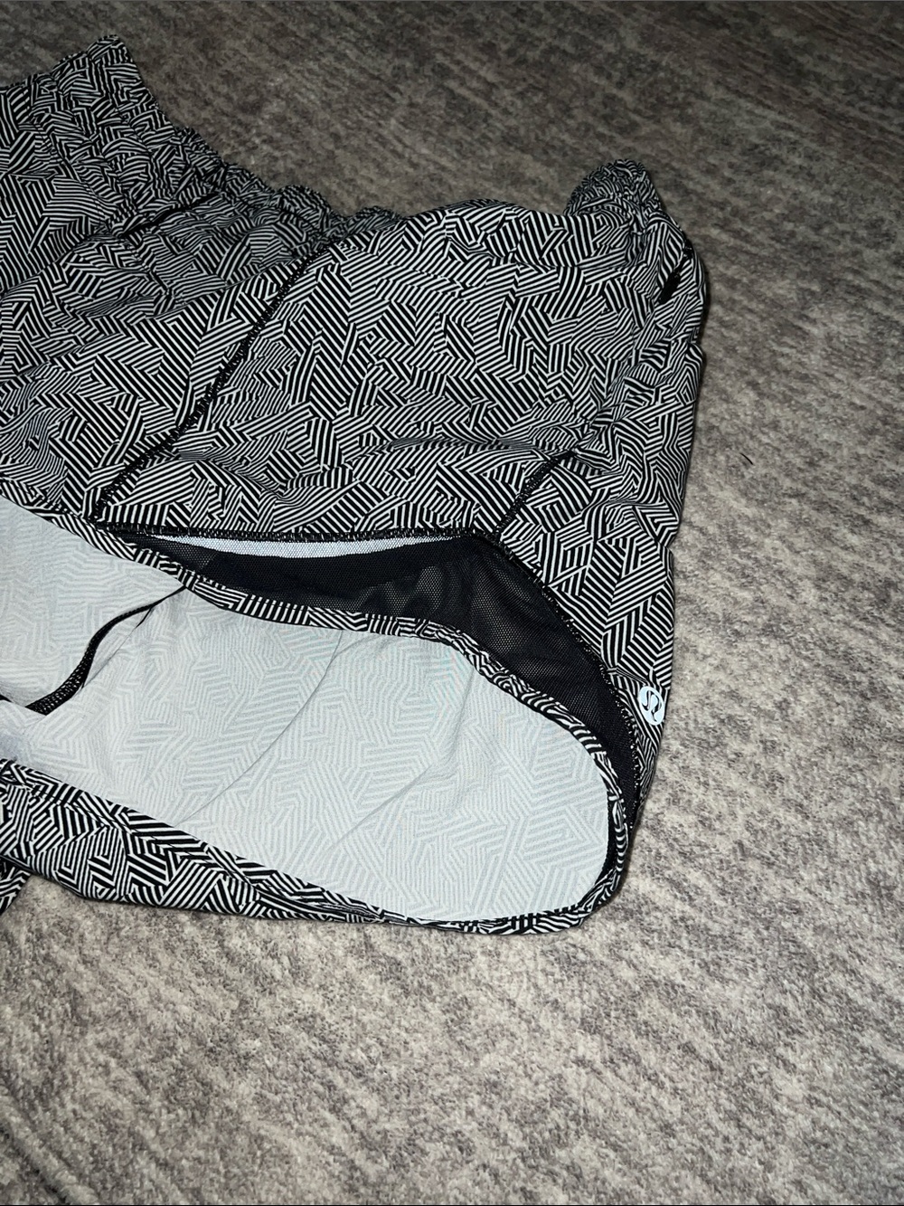 Lululemon Hotty Hot Shorts 4” Seawheeze 2020 - Picture 2 of 6